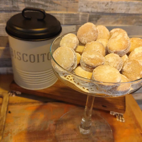 Biscoitos recheados com doce de leite